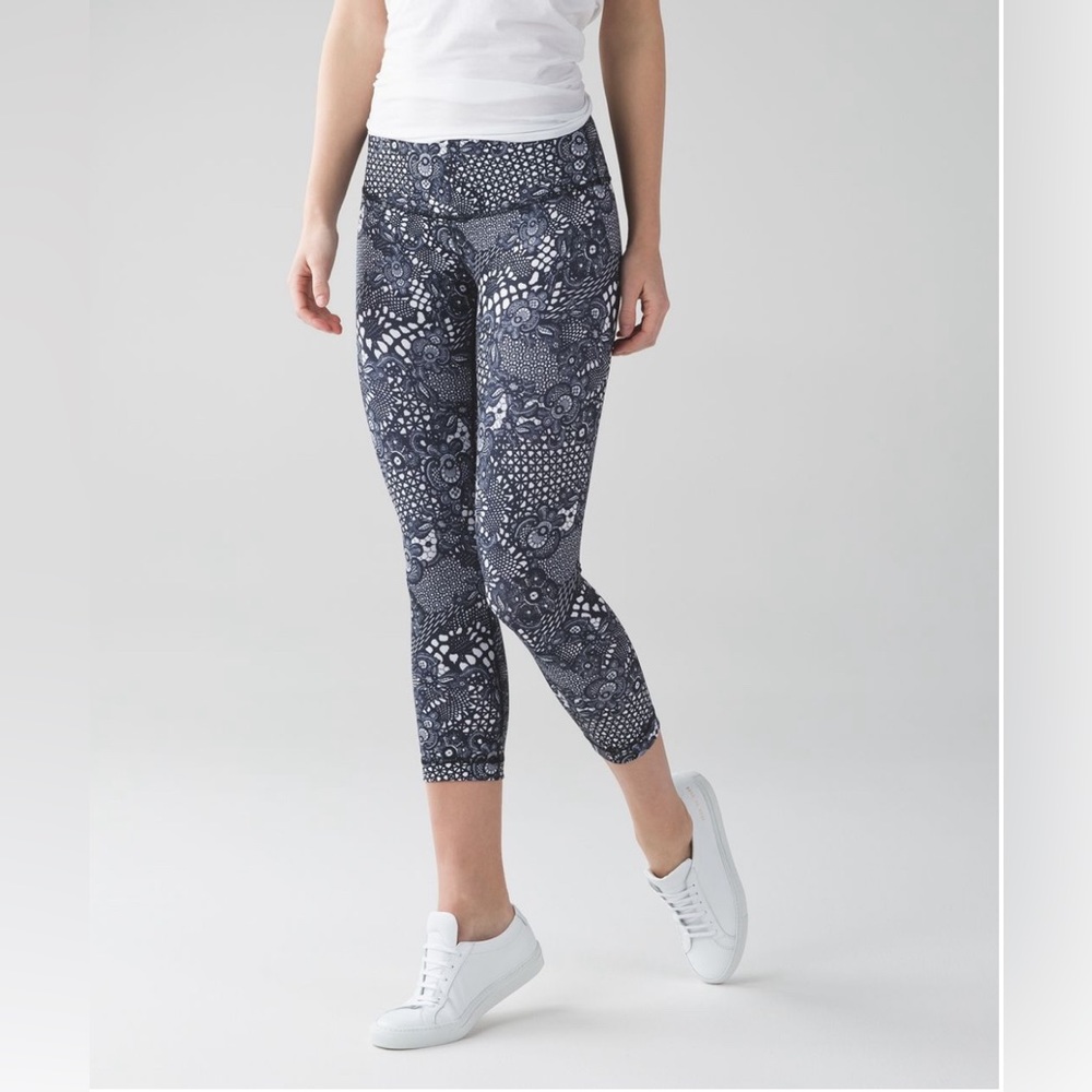 Lululemon Wunder Under Crop III Pretty Lace White Black